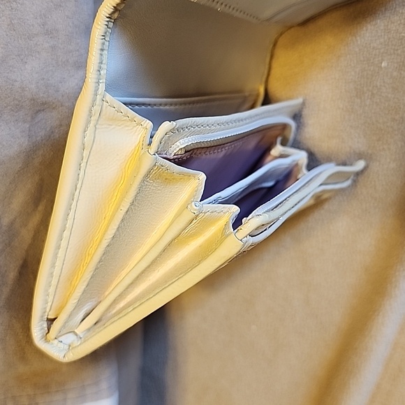 Coach Ashley Signature Canvas Pleated w/Ivory Patent Leather Trim Wallet - Picture 7 of 8